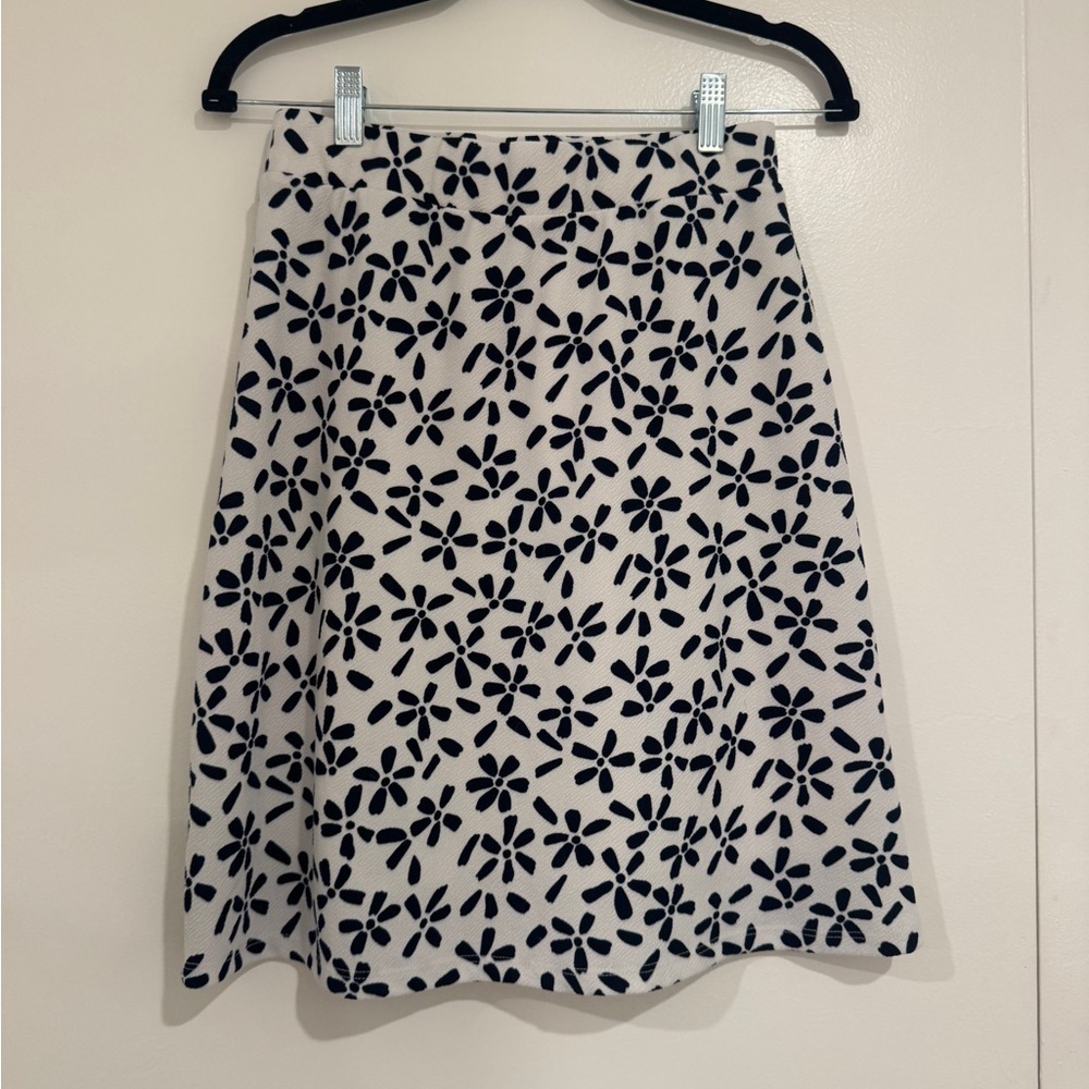 Le Lis Collection Cream & Black Floral A-Line Skirt – Size Small - Picture 3 of 4